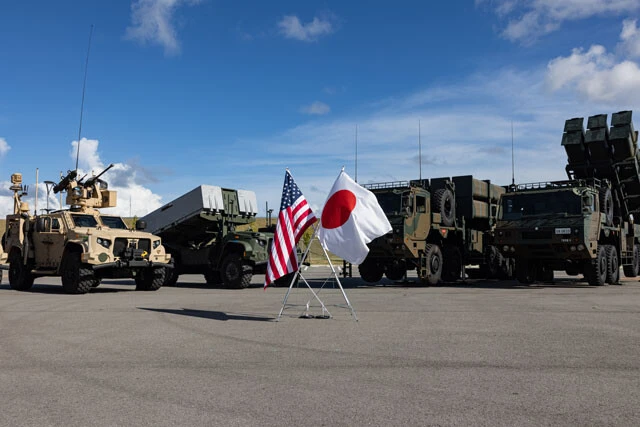 左から米海兵隊対ドローン装備マティス、対艦装備ネメシス、陸自の03式中距離地対空ミサイル、12式地対艦ミサイルを石垣島の火力基地に配備（写真・米海兵隊）