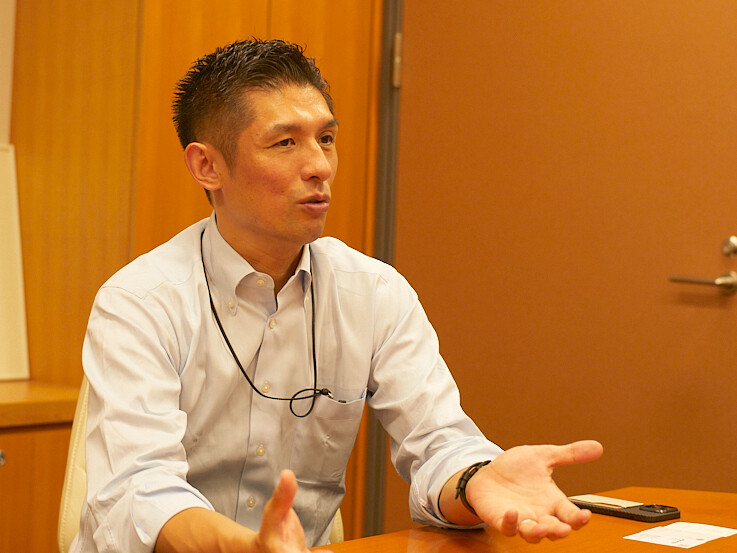 「悲しいかな、国会議員に子育てや介護の現実を理解している人はまだまだ少ない」と語る寺田学衆院議員