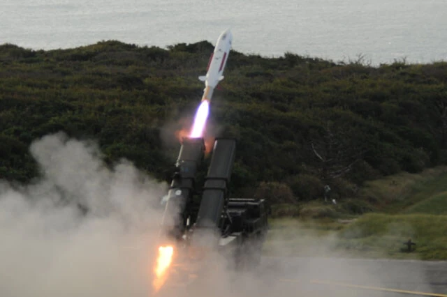 12式地対艦誘導弾能力向上型は、射程推定1000km。敵基地反撃能力として、弾道ミサイル発射基地などを攻撃する（写真・陸上自衛隊）