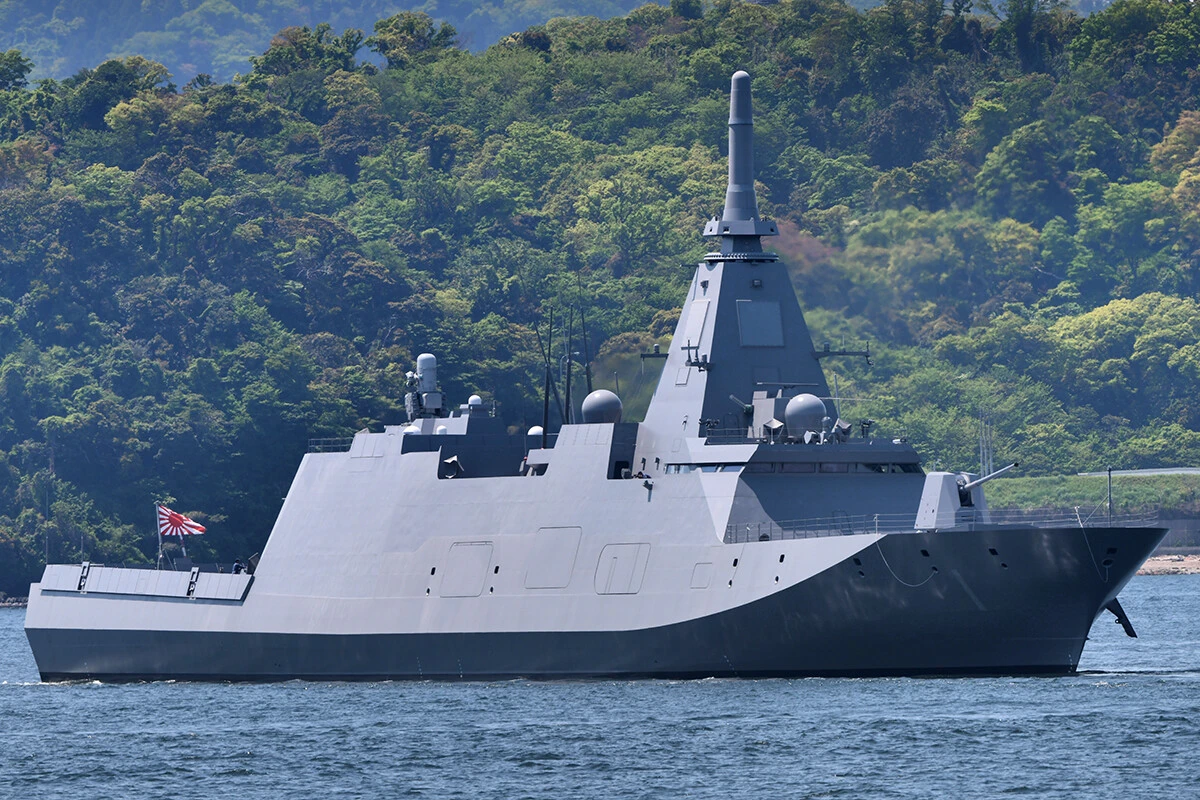 オーストラリアが採用したのは、三菱重工業の最新鋭「もがみ」型護衛艦（FFM）をベースにした共同開発案。高いステルス性と省人化設計が特徴