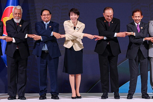 【10月26日 ASEAN関連首脳会議】クアラルンプールで開催されたASEAN関連首脳会議で、高市首相は日本とマレーシアによる包括的パートナー関係を再確認しつつ、台湾海峡の平和と安定の重要性を訴え、力による現状変更を容認しない姿勢を表明した