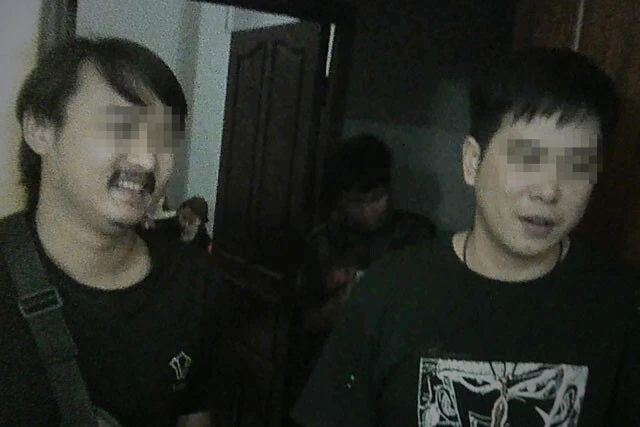 児童買春を斡旋する男性スタッフ。ふたりとも現地のラオス人だと思われる