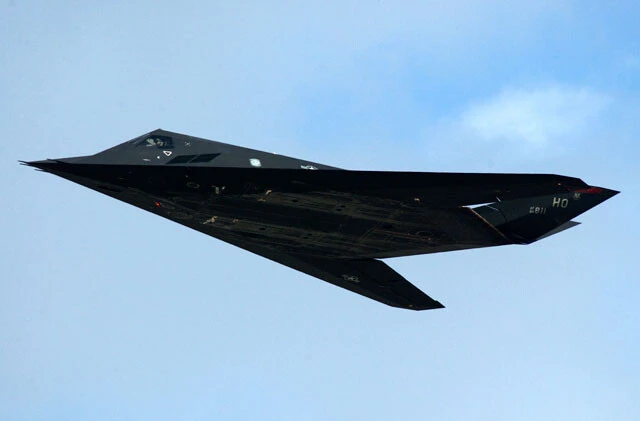 2014年、米空軍は研究開発などにF－117を使用していると発表。F－47と飛行特性が近いために、テストパイロットの訓練を日中はF－117で行ない、実証機の秘匿の訓練は夜間に行なっているのかもしれない（撮影／柿谷哲也）