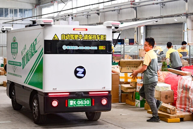 中国の都市部では一般的になってきた無人配送車。コンピューター、通信、バッテリー、EV技術などなど先進特許の塊。今後、世界に普及する上ではこれらの特許が重要になる