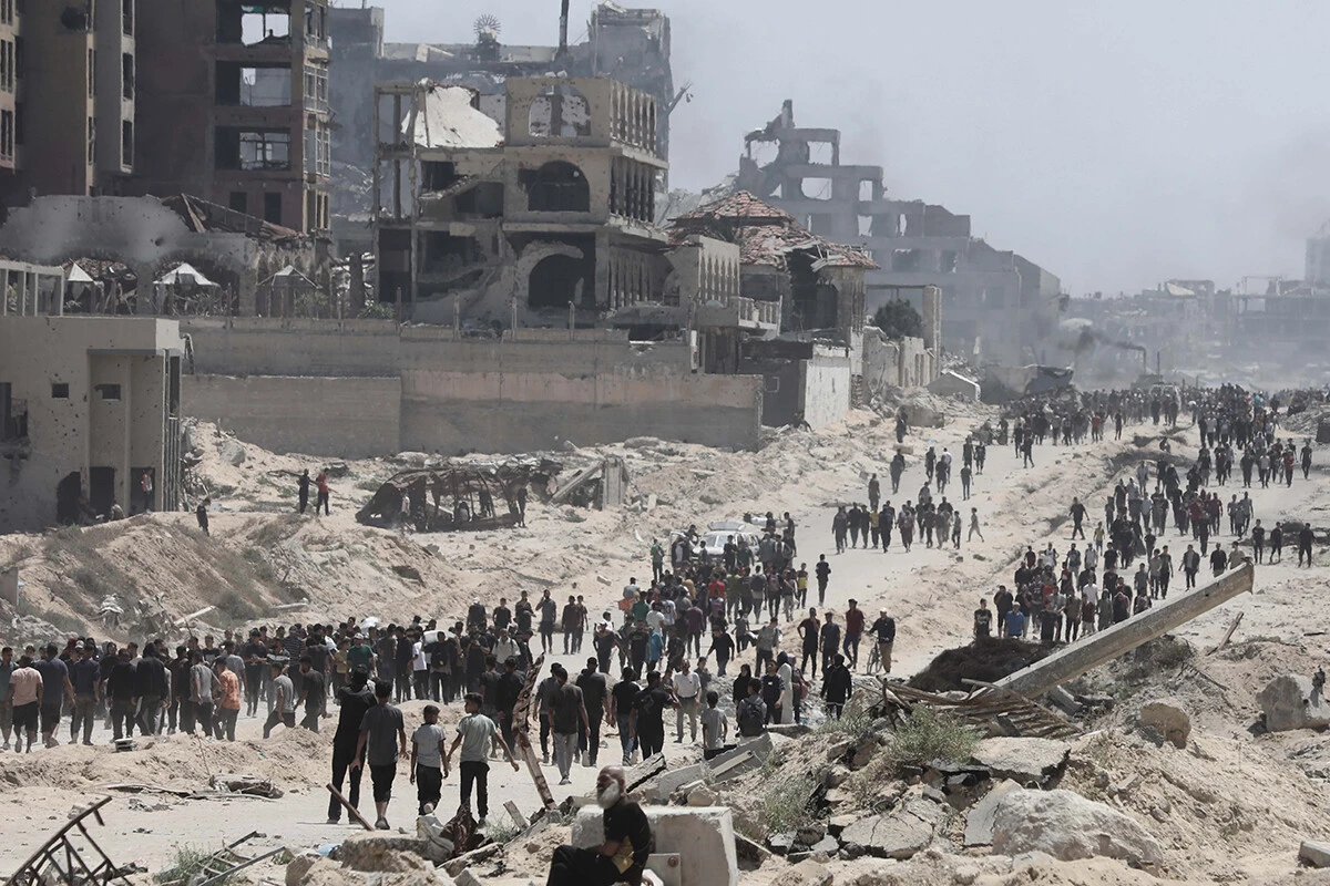 ガザでの死者の半数以上は女性や子供。写真の少女は6月10日のガザ南部ハンユニスへのイスラエル軍の攻撃によって負傷し、ナスル病院で治療を受けたが、イスラエル軍の封鎖によって医療物資は枯渇しつつある