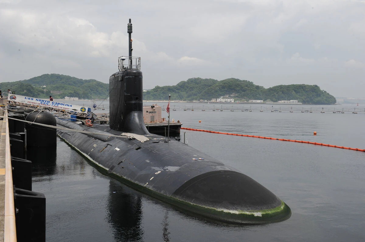 米海軍原潜ヴァージニア級4番艦ノースカロライナ、全長114.9m、7800t、水中を32ノット航行可能