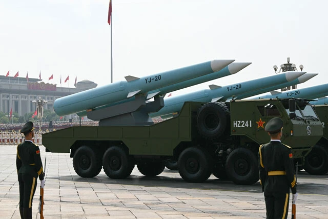 今回のパレードで初披露されたYJ－20は大型艦艇用の高速対艦弾道ミサイルで、上空から垂直あるいは急角度での突入が可能ともいわれている