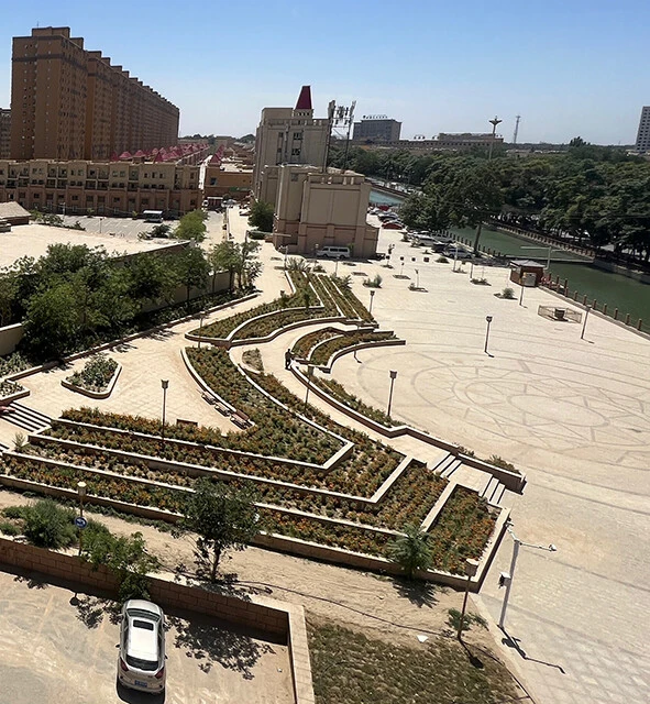 西谷氏が建設中のビルに忍び込んで撮影した写真。広場には、モスクの片鱗すら残っていなかった