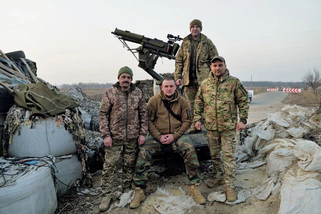 密着した防空部隊「シャヘド・ハンター」。ロシアから飛来するイラン製自爆ドローンを、第2次世界大戦でも使われた機関銃で迎撃する