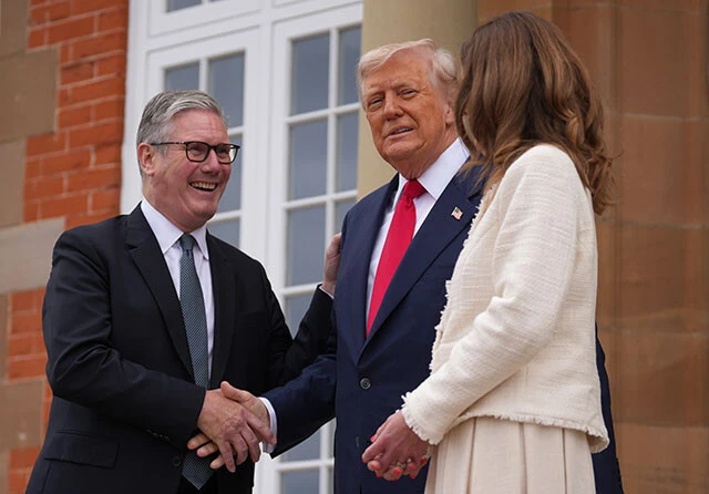 最も低い関税率である10％で合意したイギリスのスターマー首相（左）とトランプ大統領