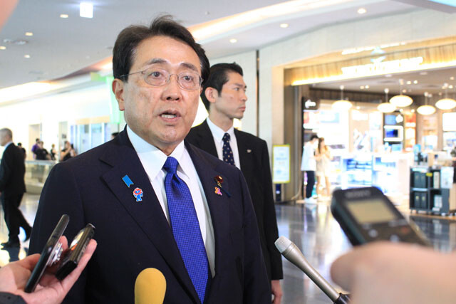 関税交渉に当たった赤澤経済再生担当大臣。東京大学卒業後、運輸省（現国土交通省）に入省。その後米コーネル大学でMBA（経営学修士）を取得