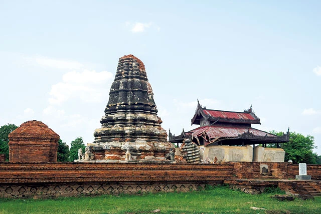 【震災後】今回の地震でパゴダ上部がポキンと折れるように消えた