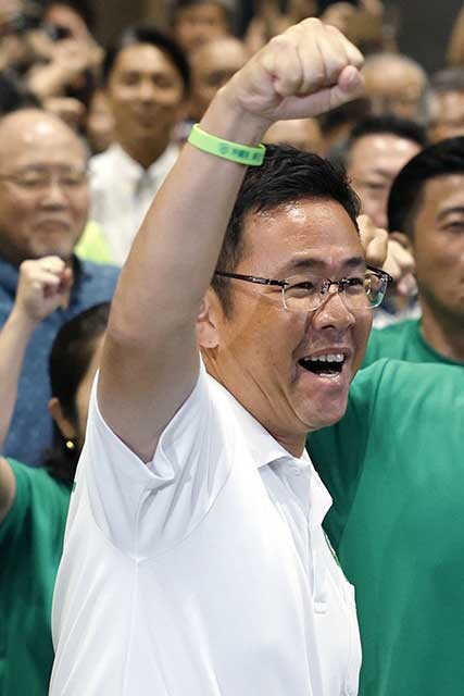 「県民所得倍増」を掲げて圧勝した古謝玄太氏。辺野古移設については「普天間返還期日の明確化」を政府に求めていくという