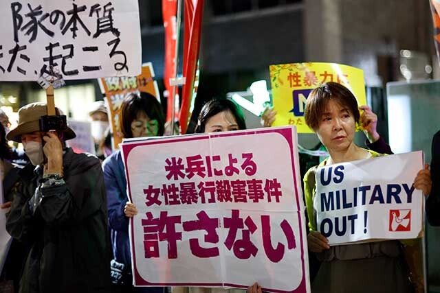 米海兵隊員によって繰り返される女性を狙った凶悪事件に、首相官邸前では抗議集会が開かれた
