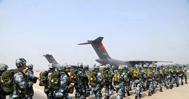 空っぽの下地島空港に中国軍がこの様に満たされた瞬間、長距離精密誘導ミサイルと滑空爆弾で一掃する（写真：Baiduより）