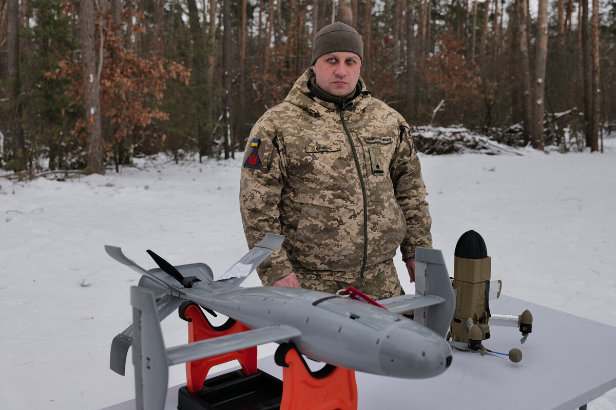 開戦から4年、「ウクライナ軍ドローン部隊」の最新形態とは？　航続距離が4倍に延びた無人航空機に、負傷兵を搬送する無人車両まで！