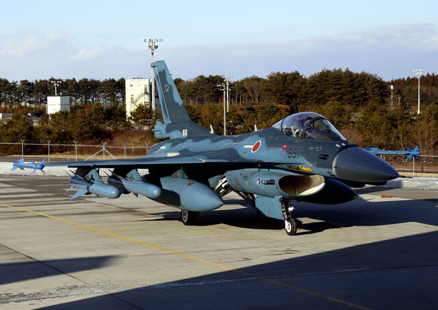 F2A、翼下に空対艦ミサイル4発、翼端に2発の空対空ミサイル。日本の海空の守りだ （写真：航空自衛隊HP）