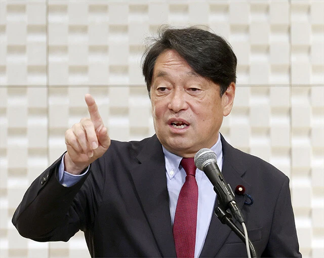 小野寺五典税調会長は4月8日の国民会議後、税率に関して「それなら1％でいいじゃん」と関心を示した