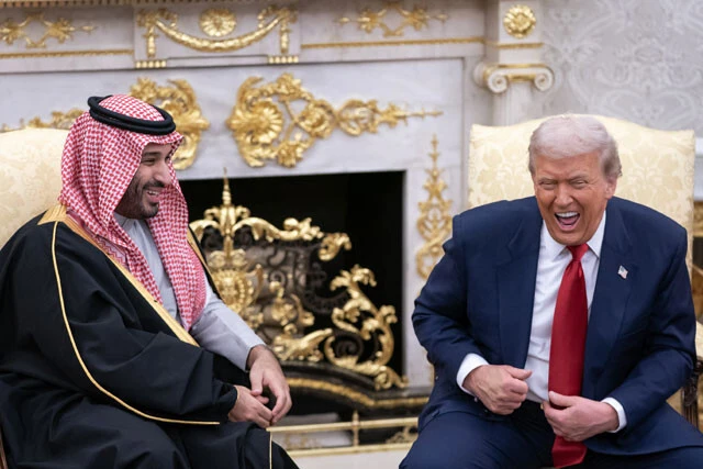 昨年11月、ホワイトハウスで会談したトランプ大統領とサウジのムハンマド皇太子。今回、サウジ側は米軍に軍事攻撃を要請したが、本格的な介入に踏み切っていない