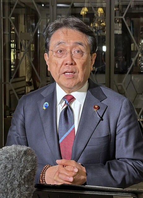 経済産業省はナフサなどの石油製品の供給不安への対策として事業者向けの情報提供・相談窓口を設置（写真は赤澤亮正経産相）