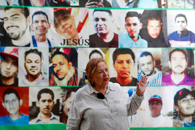 カルテルにより行方不明となった家族を探す団体の創設者・マリア氏。治安悪化によりメキシコ西部での現地活動を停止した