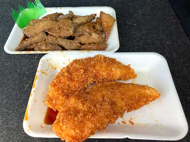 「絶対食べて！」と現地で勧められた、創業50年の石原肉店直売所（那須烏山市）のささみフライとレバー唐揚げ。サクサク、ジューシーで自家製タレも絶品