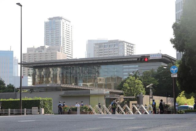 東京・永田町にある首相官邸の外観。この建物の5階に、首相執務室や首相応接室などがある