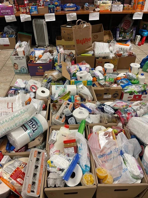 外出することが危険な人の代わりに、別の人が日用品を買う活動も行なわれている