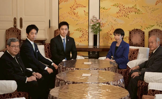 自民党の歴史的大勝に終わった衆院選翌日の与党党首会談