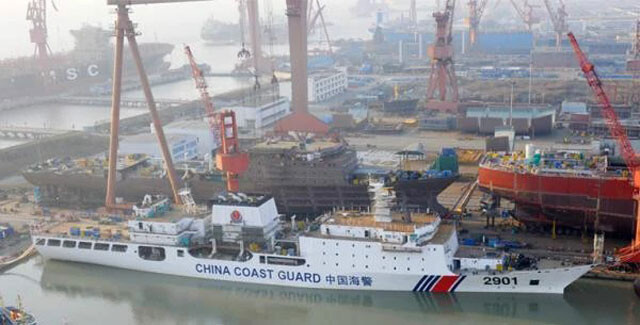 「2901」は1万トン越えの世界最大の巡視船。全長165mで76mm砲を搭載し、またヘリも搭載可能だ（写真：Baiduより）