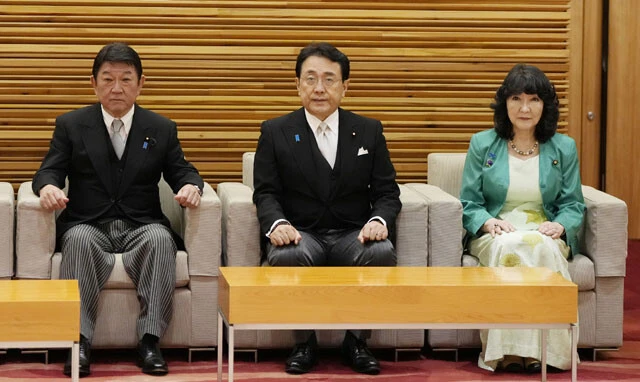 （左から）茂木敏充外相、赤沢亮正経産相、片山さつき財務相は第2次内閣でも続投