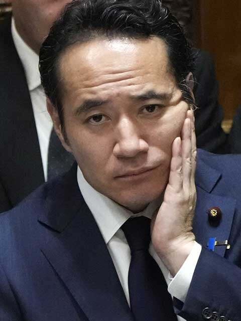 衆議院予算委員会で質問を聞く簗和生氏
