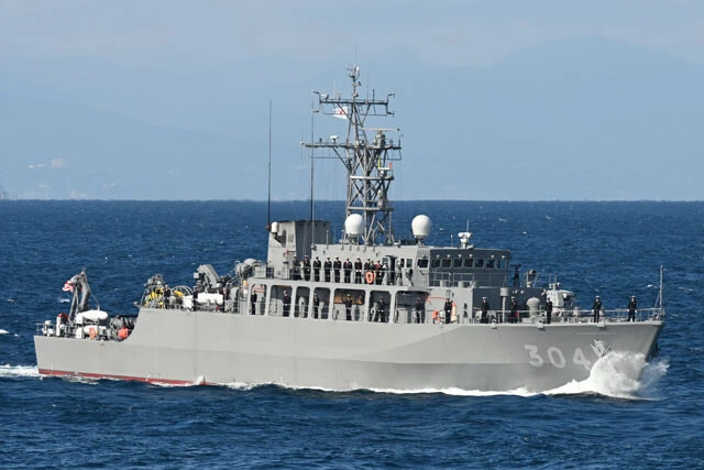 海自最新鋭の掃海艦「あわじ」。遠隔で爆破できる自走式機雷処分用弾薬（EMD）を搭載し、もっともスタンドオフMCMに近い運用ができる（写真：柿谷哲也）