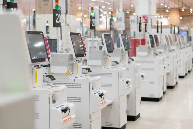 ターミナルPOSレジ　約70万台　大手スーパーなどで使われる高機能レジ。企業ごとにカスタマイズでき、在庫管理、発注、会計、ポイントなどのシステムとも連携できる