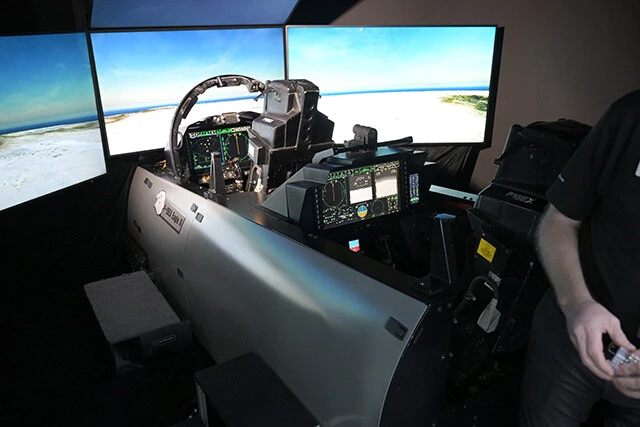 今年2月の国際防衛装備品展示会での米ボーイング社のF-15EXのブース。サウジはすでにF-15系列を運用しており、同社関係者も売り込みに意欲を見せていた