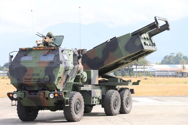 今年1月末、春節に合わせた中華民国軍のメディア向け演習で披露された、陸軍の高機動ロケット砲システム「HIMARS」。昨年末にアメリカから大量に追加購入することが決定した（撮影／王清正）
