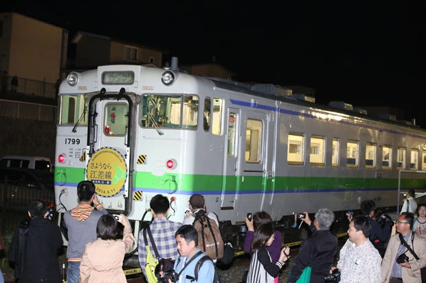 江差駅に到着し、回送電車として乗客を乗せない本当の最終列車となった