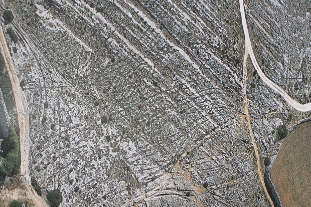 マルタ、ゴゾ島内に無数に残る、車輪付き運搬装置を使って巨石を運搬した跡らしき「カートラッツ」