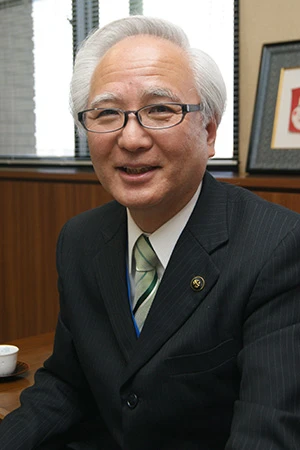 静岡県・牧之原市の西原茂樹市長は、100%を頼る大井川の流量が減少することに憤る。JR東海に住民や自治体と向き合えと訴えている