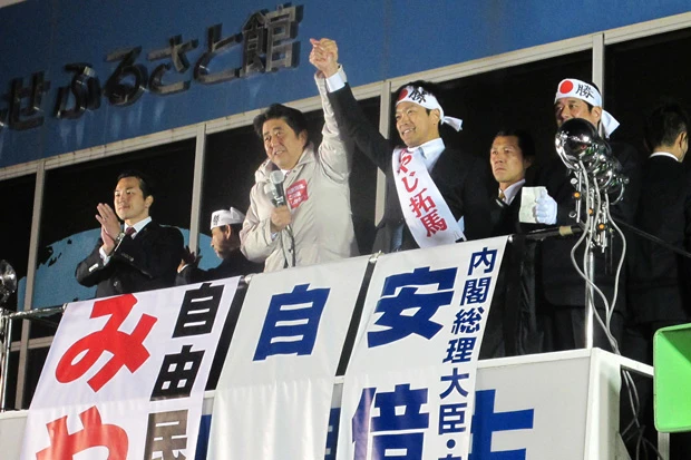 選挙期間中は、安倍晋三首相も演説に来て、3000人近い人々が集まった。首相は、「川内の皆さんには、九州そして日本に電力を供給してくださり本当に感謝している。安全第一の上で皆さんの理解を得ながら、しっかりとしたエネルギー政策を進めていく」と、20分弱の演説の中で約45秒間だけ、エネルギー政策について語った。見事に、原発という言葉は一切口にしなかった