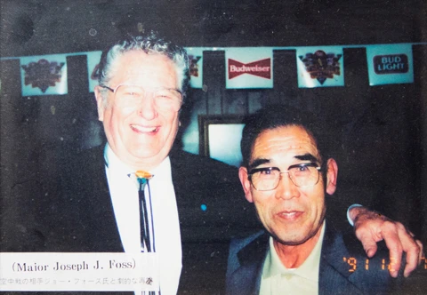 左がガダルカナル上空で空戦を行なったグラマンのパイロット、ジョー・フォス少佐。撃墜数26機を誇る米海軍のエースである