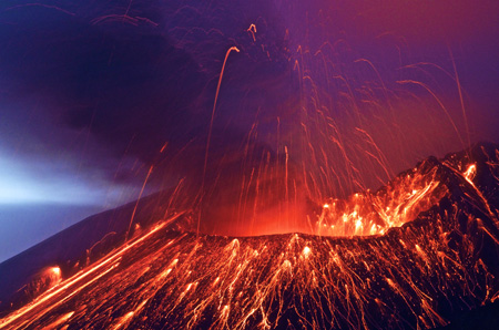 山体膨張に続き 頻発する溶岩噴火 桜島 マグマ大爆発 の深刻な脅威 社会 ニュース 週プレnews 週刊プレイボーイのニュースサイト