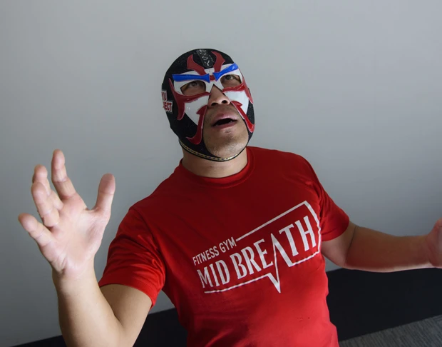 「UFOを信じ、リスペクトもしている」と、宙を仰ぐサスケ氏