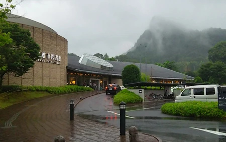 CCCが武雄市から委託を受けて運営している『武雄市図書館』