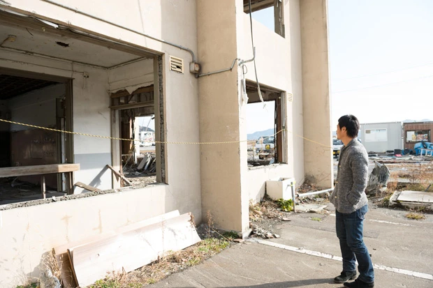  サッカー教室などの合間には必ず被害を受けた地域に足を運ぶ