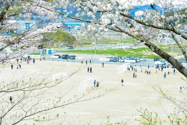  母校のある大船渡市には、２０１３年に多目的グラウンドも整備した