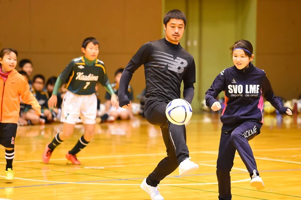  今年のオフも東北各地で子供たちと一緒にボールを蹴ってきた