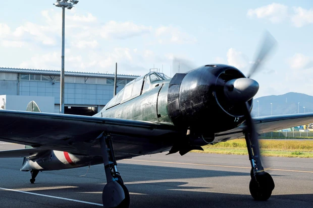  アメリカとロシアで約１０年、３８万時間の作業時間を費やし飛行可能に。現在、ＰＲＡＴＴ＆Ｗｈｉｔｎｅｙ社製のエンジンを搭載している