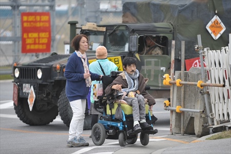 12月7日、新基地建設に反対する障がい者たちが米軍キャンプ・シュワブゲート前に集結した