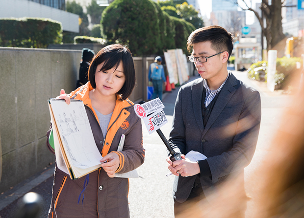 東京・東中野で起きた中国人留学生殺害事件の裁判の様子を、東京地裁前から中国に向けてレポートする李氏
